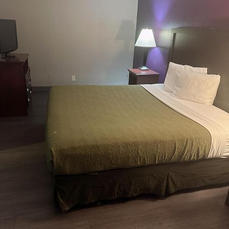 Deluxe Inn Бошьер Сити Экстерьер фото