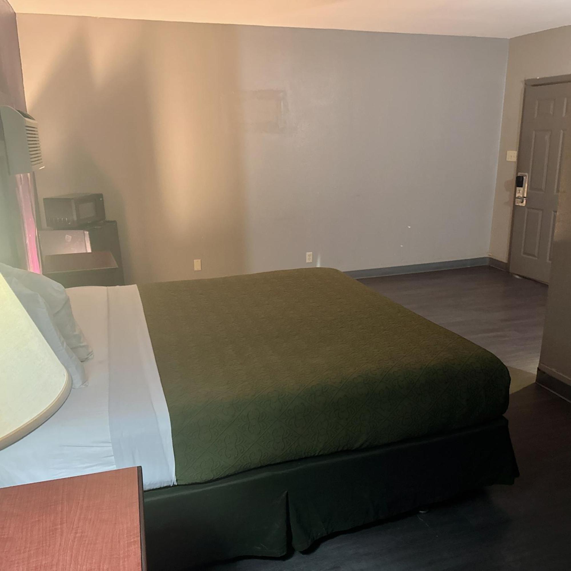 Deluxe Inn Бошьер Сити Экстерьер фото